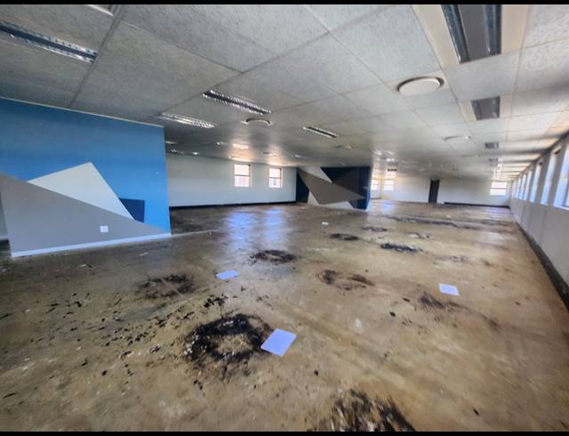 1,380M² OFFICE TO LET IN RANDJESPARK